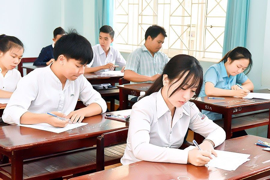 Siết Chặt Thi Cử: Cấm Dùng Trí Tuệ Nhân Tạo Và Công Nghệ Cao Để Gian Lận
