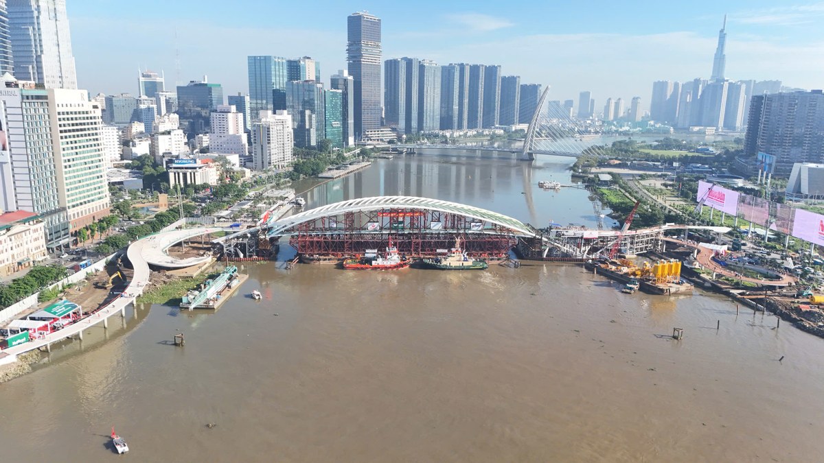 Cầu Đi Bộ Qua Sông Sài Gòn Hợp Long Lúc 8 Giờ Sáng Nay