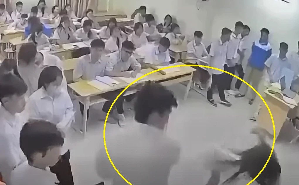 Khởi Tố, Tạm Giam Nam Sinh Lớp 12 Đánh Cô Giáo Gãy Xương Mũi